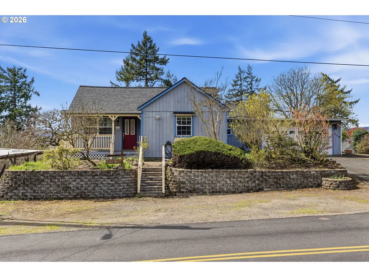 319 N 3rd St, Kalama, WA 98625 - #1