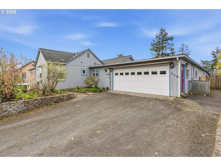 319 N 3rd St, Kalama, WA 98625 - #3