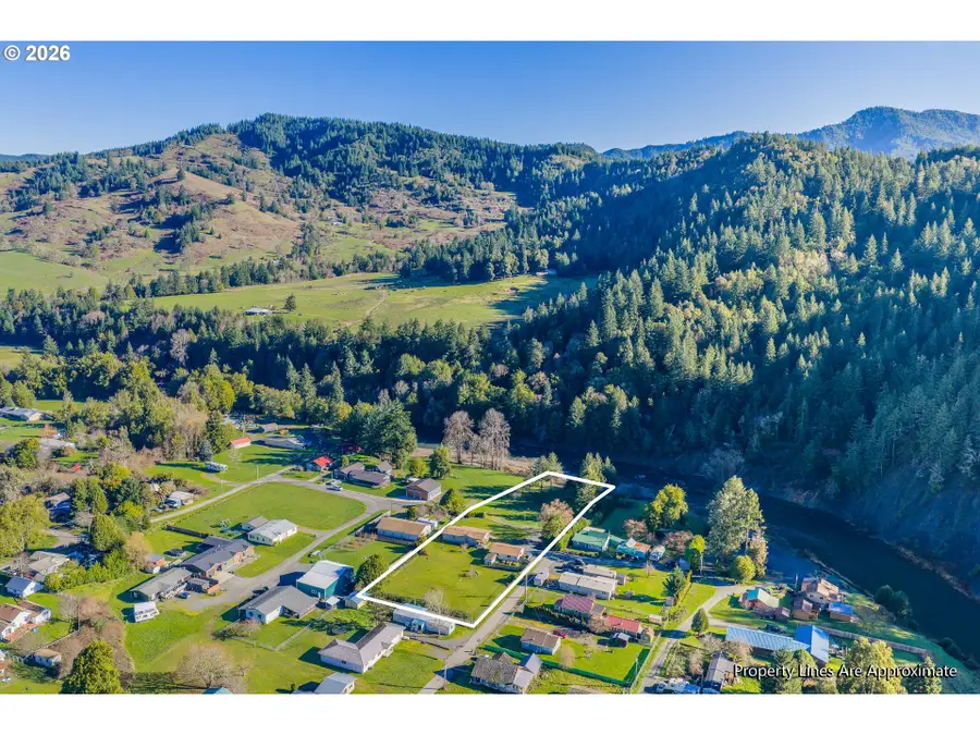 173 E Date St, Powers, OR 97466 - #2