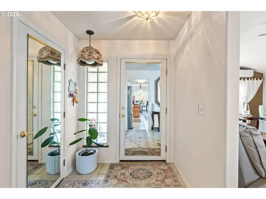 1385 SE Laurel Ct, Roseburg, OR 97470 - #3