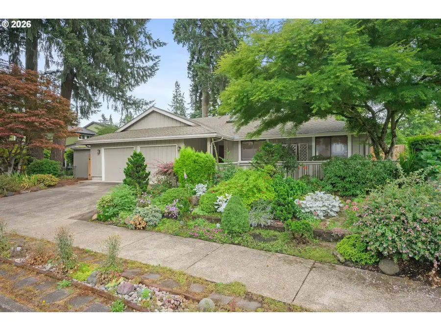 1814 Happy Ln, Eugene, OR 97401 - #2
