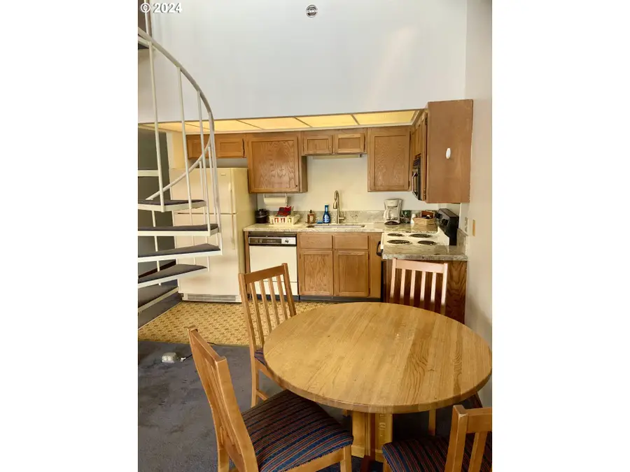 94304 Wedderburn Loop, Wedderburn, OR 97444 - Image #3