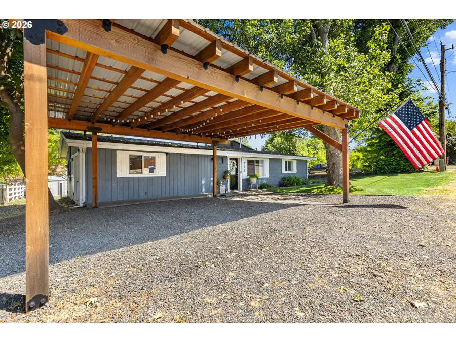 215 S Washington St, Weston, OR 97886 - #2