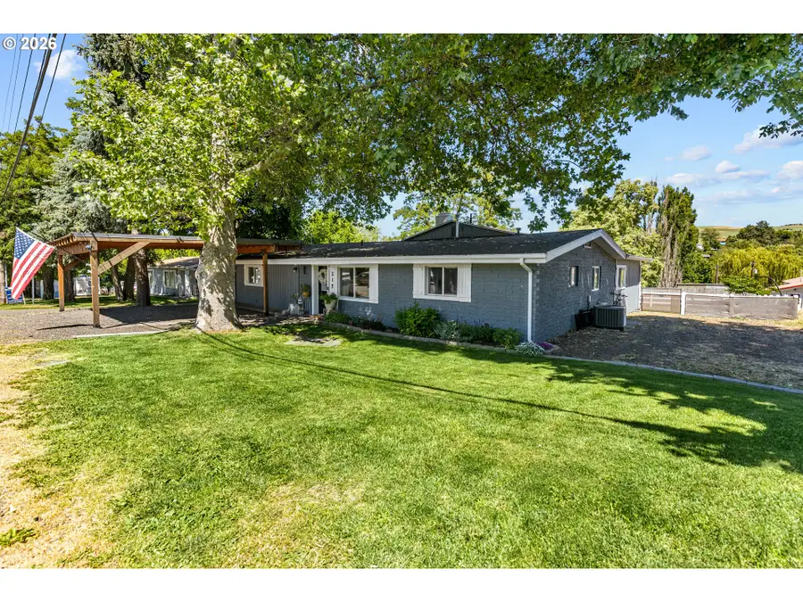 215 S Washington St, Weston, OR 97886 - #3