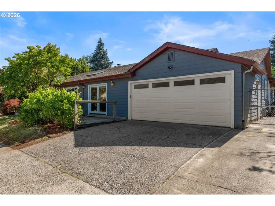 2030 SE 100th Ave, Portland, OR 97216 - #3