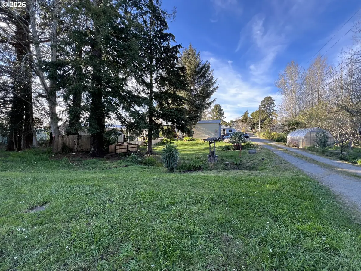 16126 Gustafson Ln, Brookings, OR 97415 - #1