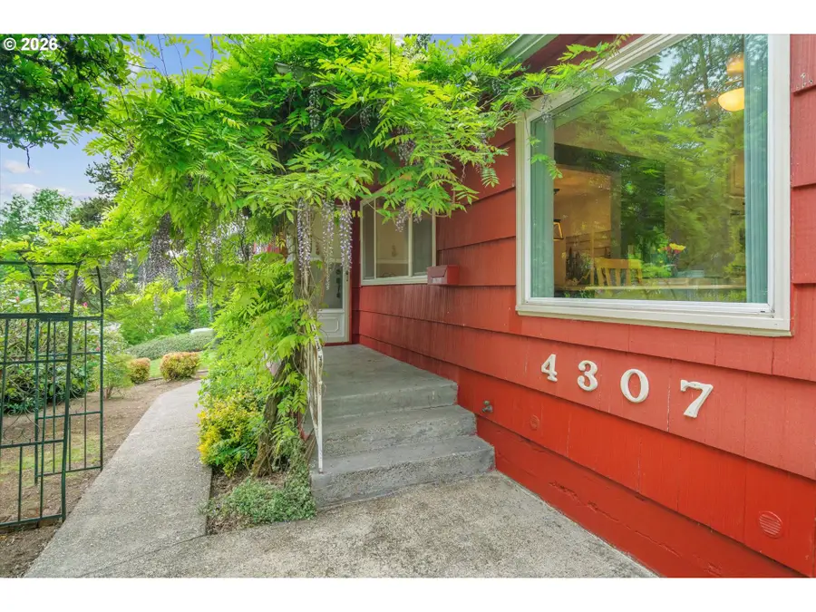 4307 SW Marigold St, Portland, OR 97219 - #3