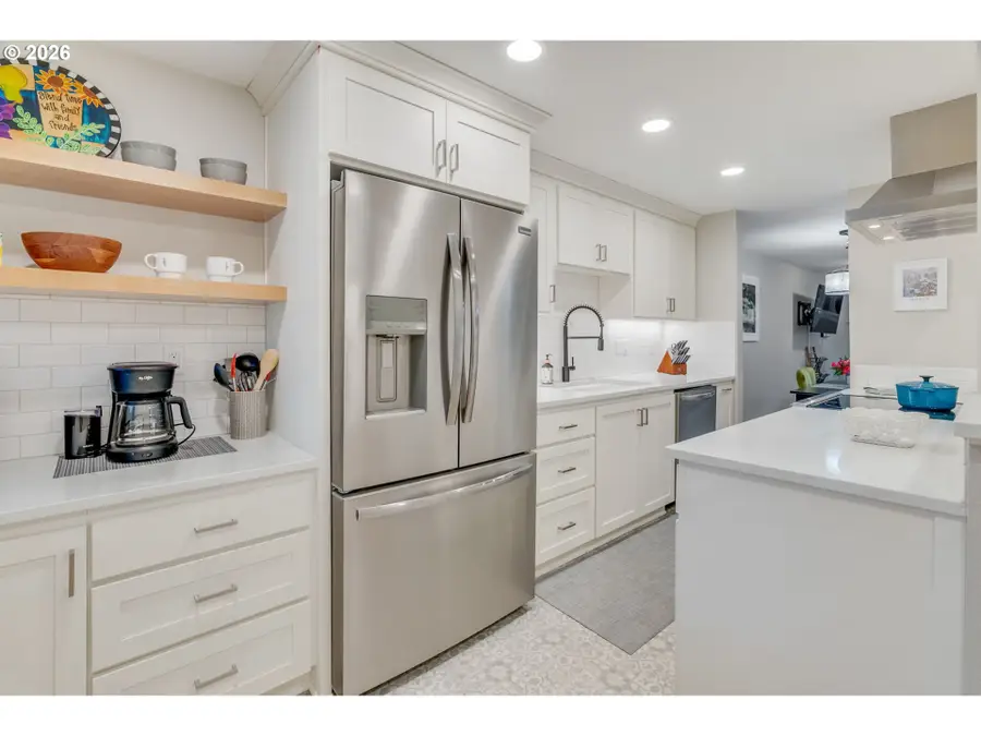 5624 S Riverside Ln #8, Portland, OR 97239 - #3