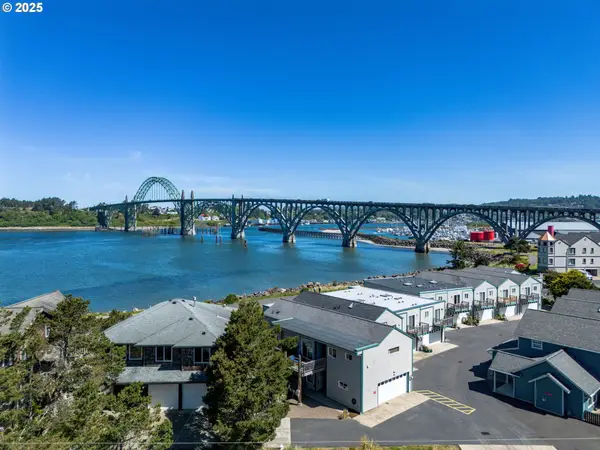 238 SW 27th St, Newport, OR 97365