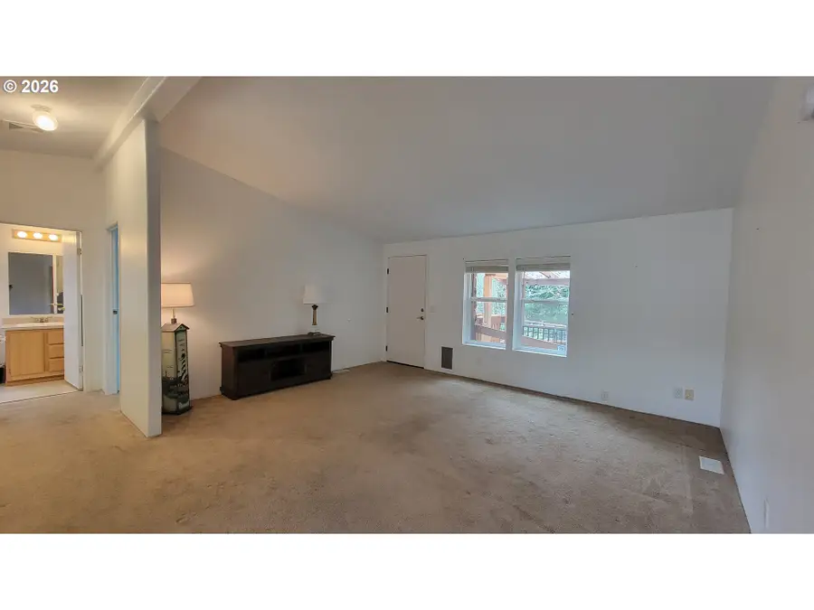 540 Shorepines Ct, Coos Bay, OR 97420 - #2