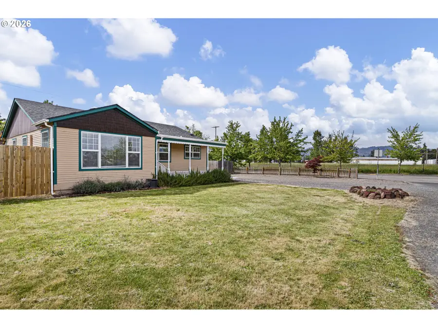 694 32nd St, Springfield, OR 97478 - #2