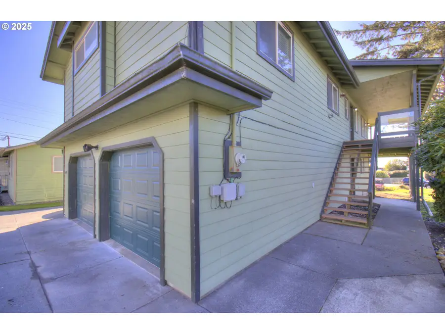 405 Arnold Ln, Brookings, OR 97415 - Image #2