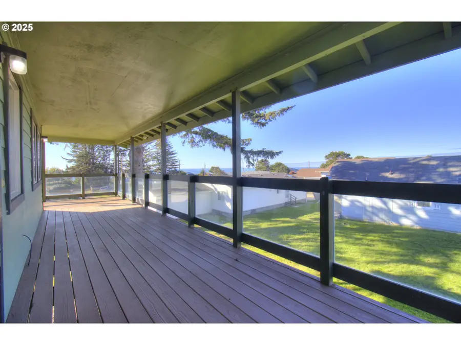 405 Arnold Ln, Brookings, OR 97415 - Image #3