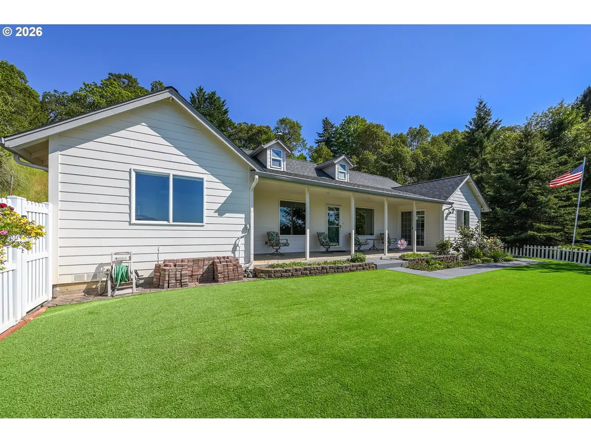 1220 NE Cambrian Ct, Roseburg, OR 97470 - #1