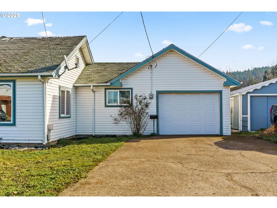 910 S 10th St, Cottage Grove, OR 97424 - Image #2