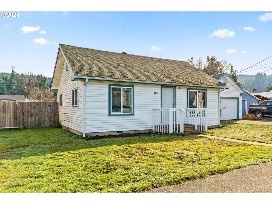 910 S 10th St, Cottage Grove, OR 97424 - Image #3