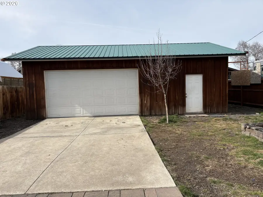 1235 NW Harwood St, Prineville, OR 97754 - #2