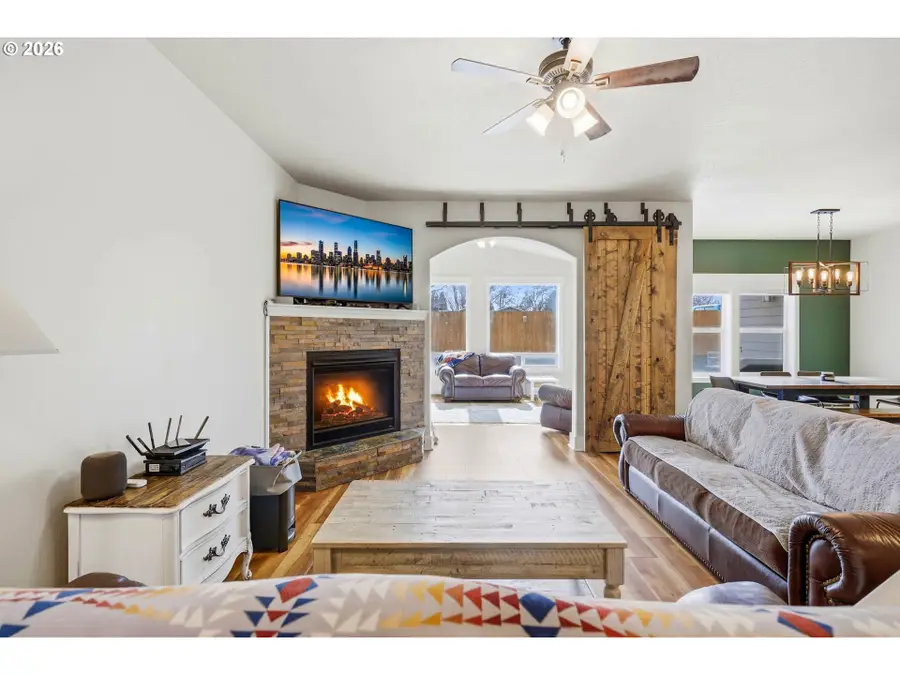 1003 SW Olive Ct, Hermiston, OR 97838 - #3