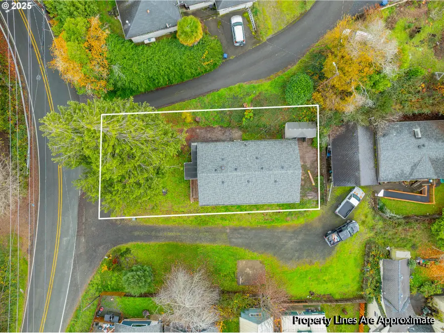 1095 E 2nd St, Coquille, OR 97423 - Image #2