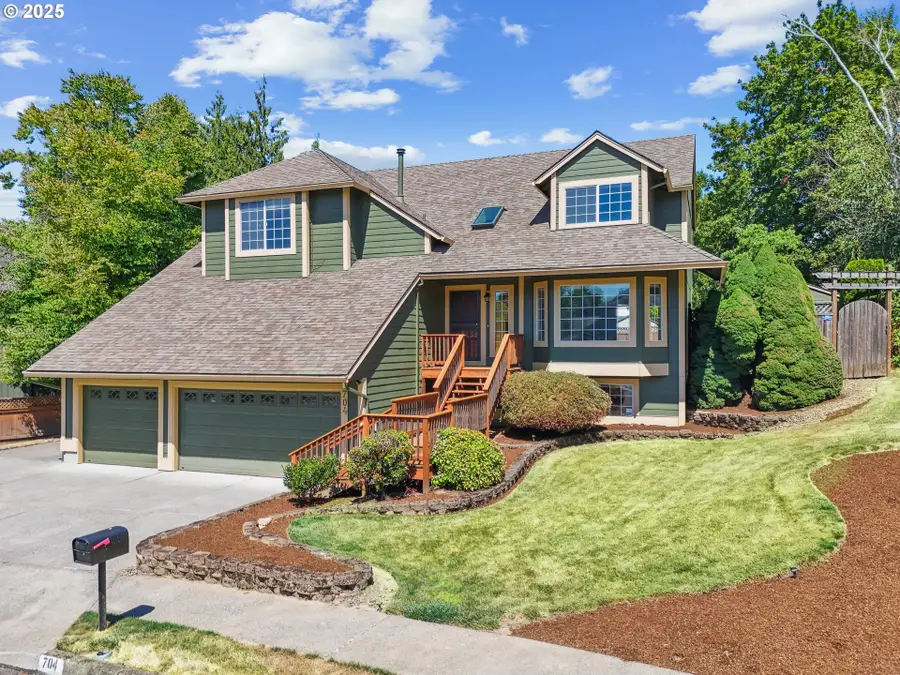 704 SE Greenway Dr, Gresham, OR 97080 - Image #2