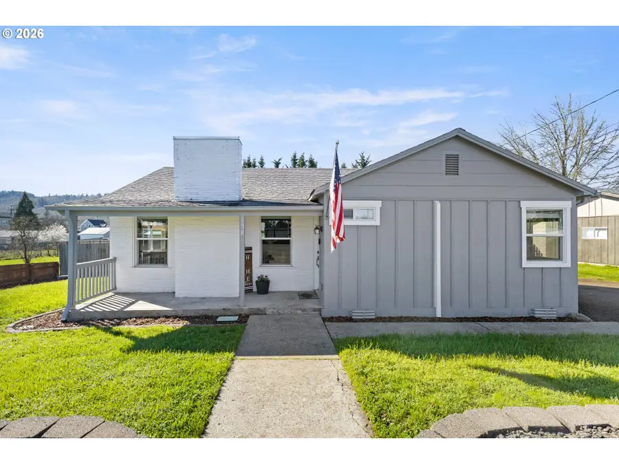 158 NE Garrecht St, Roseburg, OR 97470 - #3