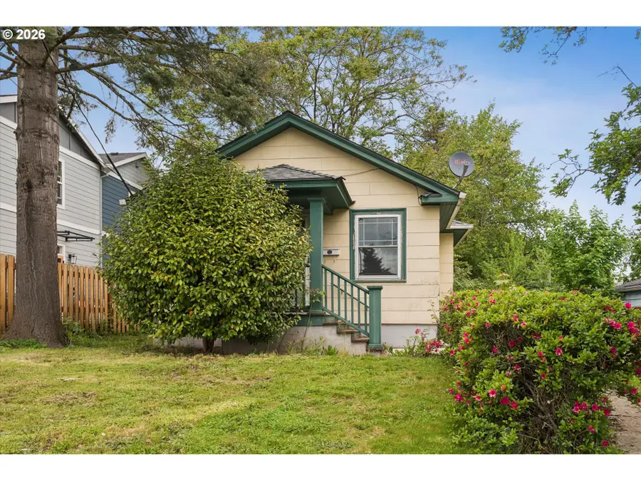 8521 SE Yamhill St, Portland, OR 97216 - #3