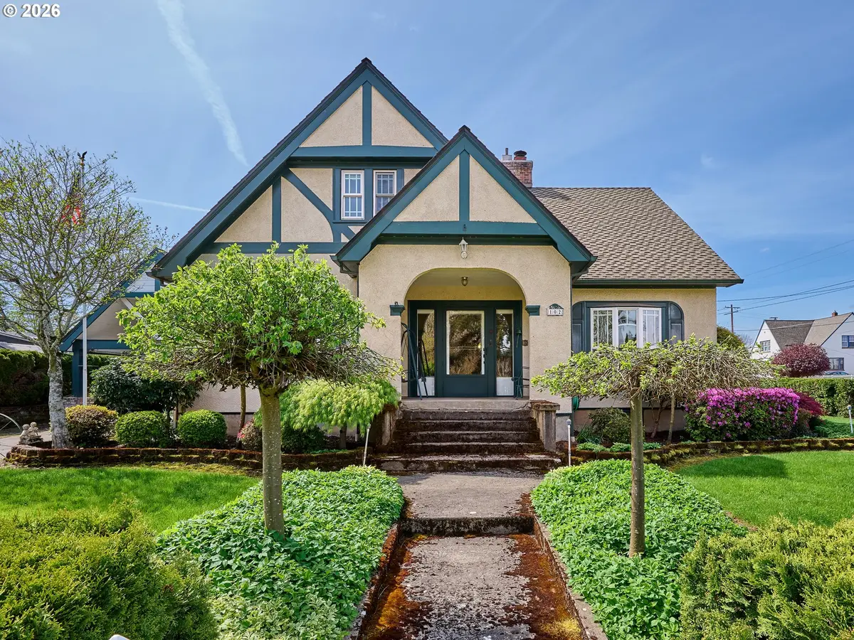 102 E 5th St, Molalla, OR 97038 - #1