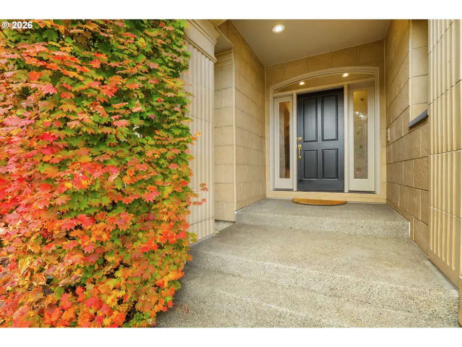 17454 Brookhurst Ct, Lake Oswego, OR 97034 - #3