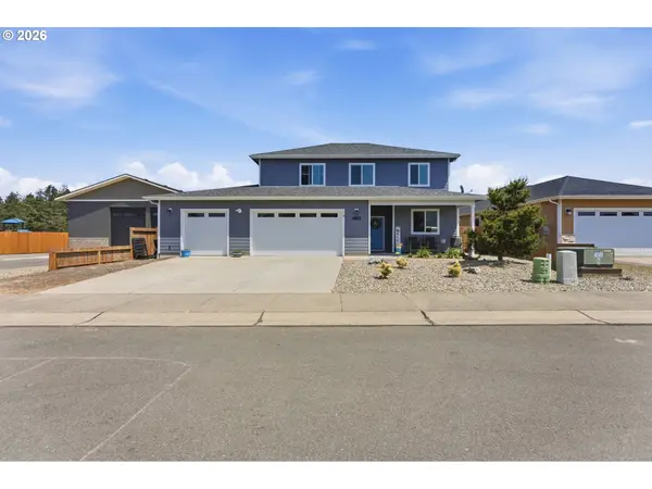 1857 Cabezon Ct, NorthBend, OR 97459