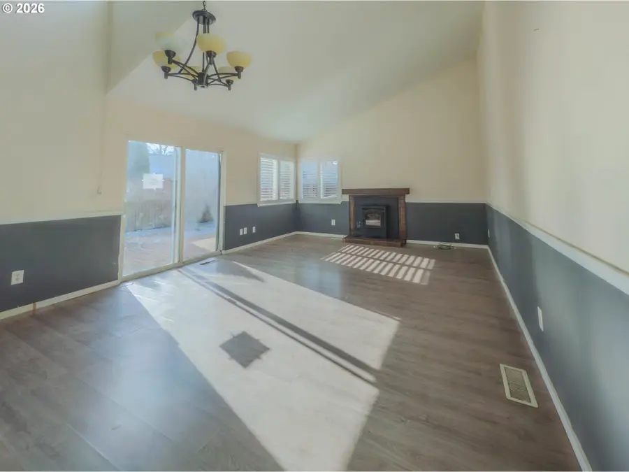 17610 NW Rolling Hill Ln, Beaverton, OR 97006 - Image #2