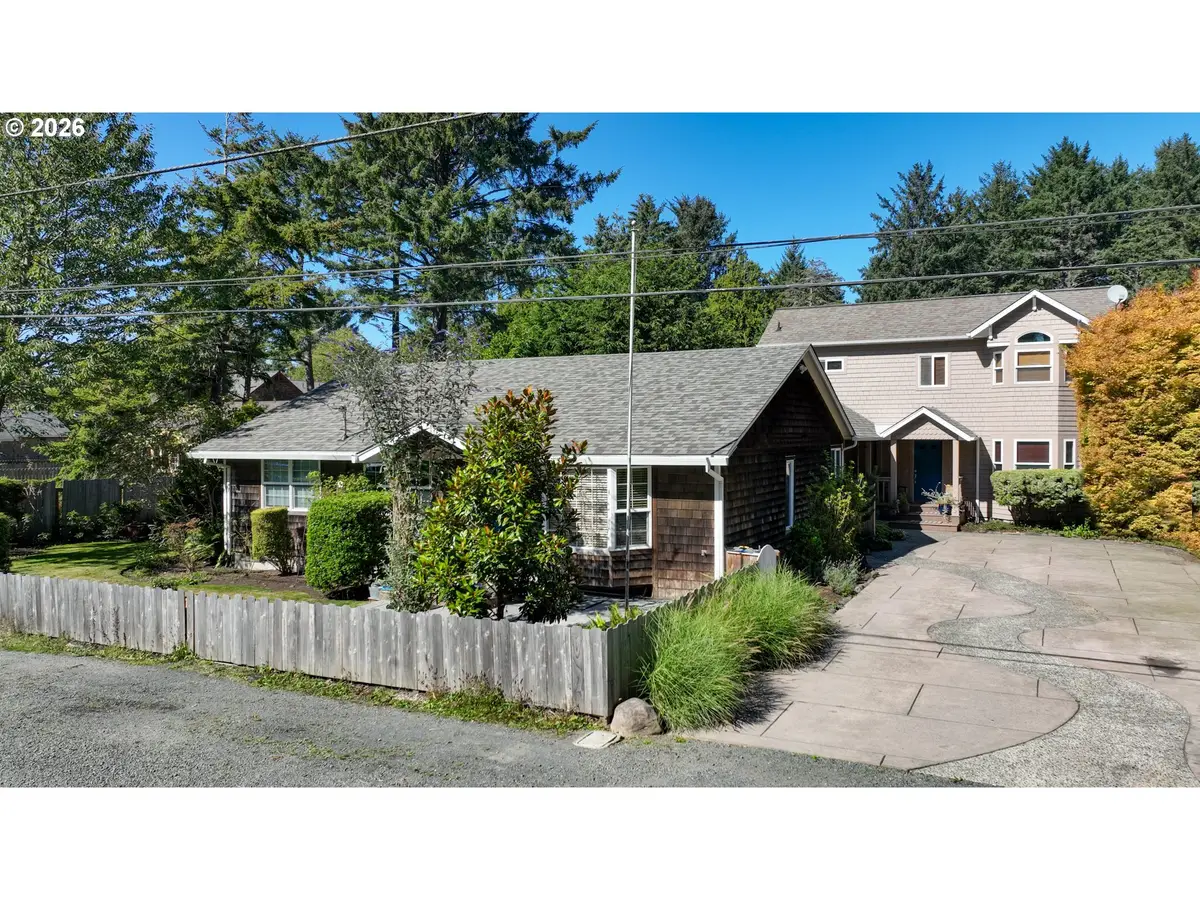 264 E Jackson St, Cannon Beach, OR 97110 - #1