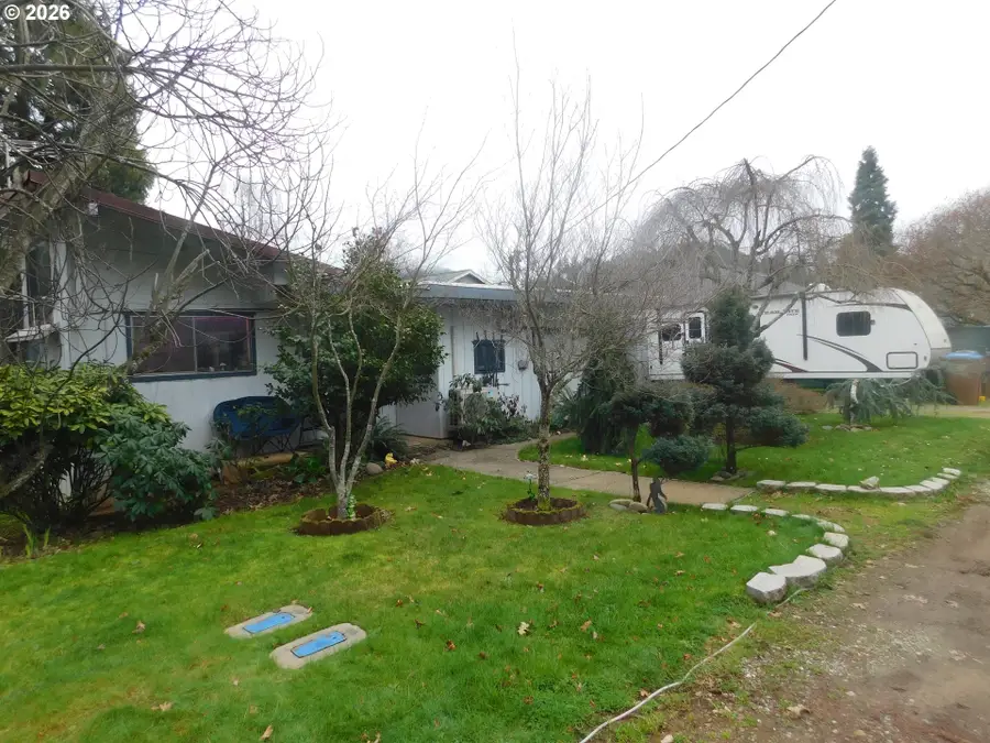 181 Ecklund St, Canyonville, OR 97417 - #3