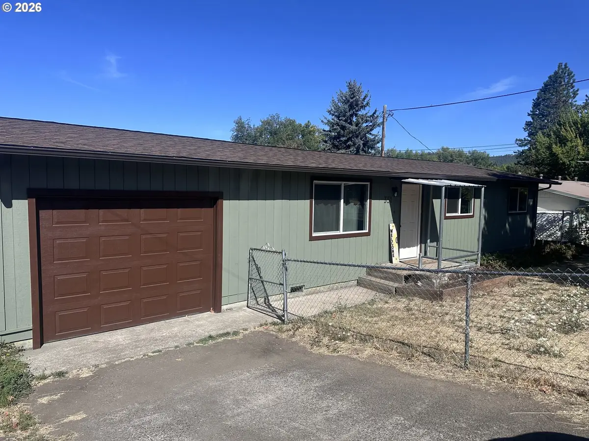 351 SE Darrell Ave, Winston, OR 97496 - #1