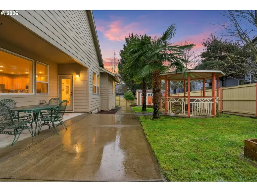 213 SW Blue Heron Ct, McMinnville, OR 97128 - #2