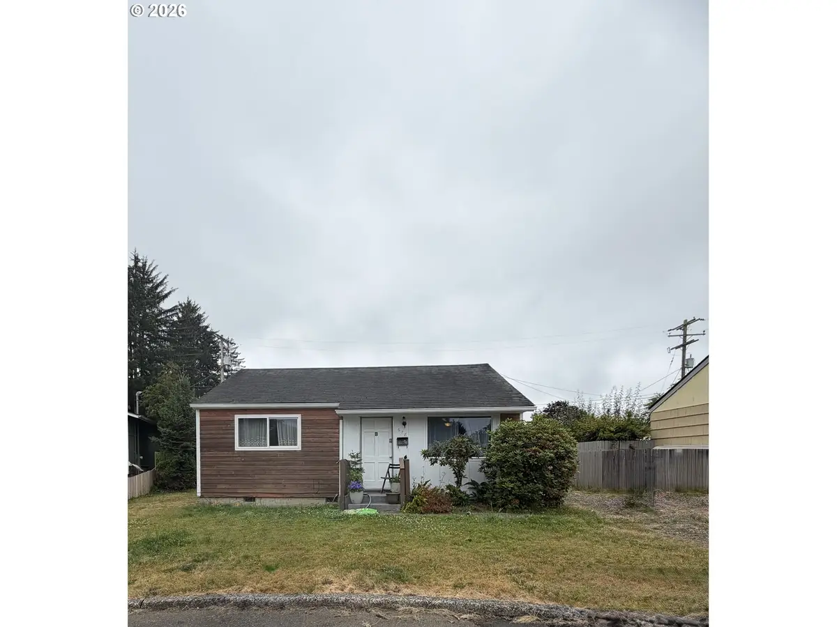678 E Alder Pl, Reedsport, OR 97467 - #1