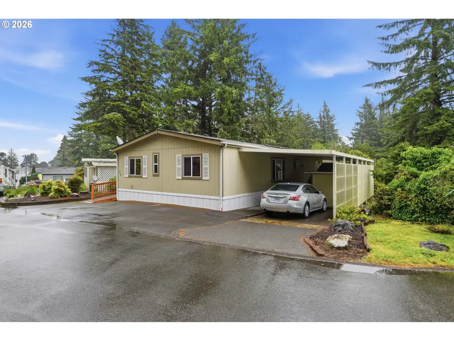 565 Shorepines Ave, Coos Bay, OR 97420 - #3