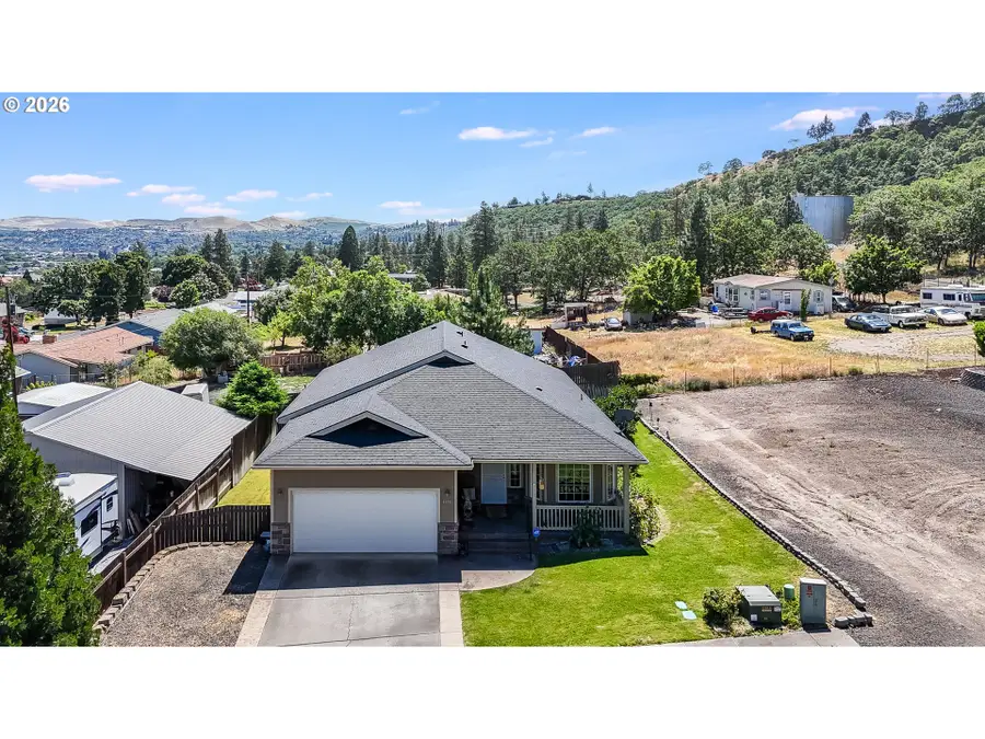 1490 Elberta St, The Dalles, OR 97058 - #2