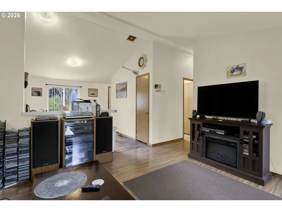90 Outer Dr, Florence, OR 97439 - #3