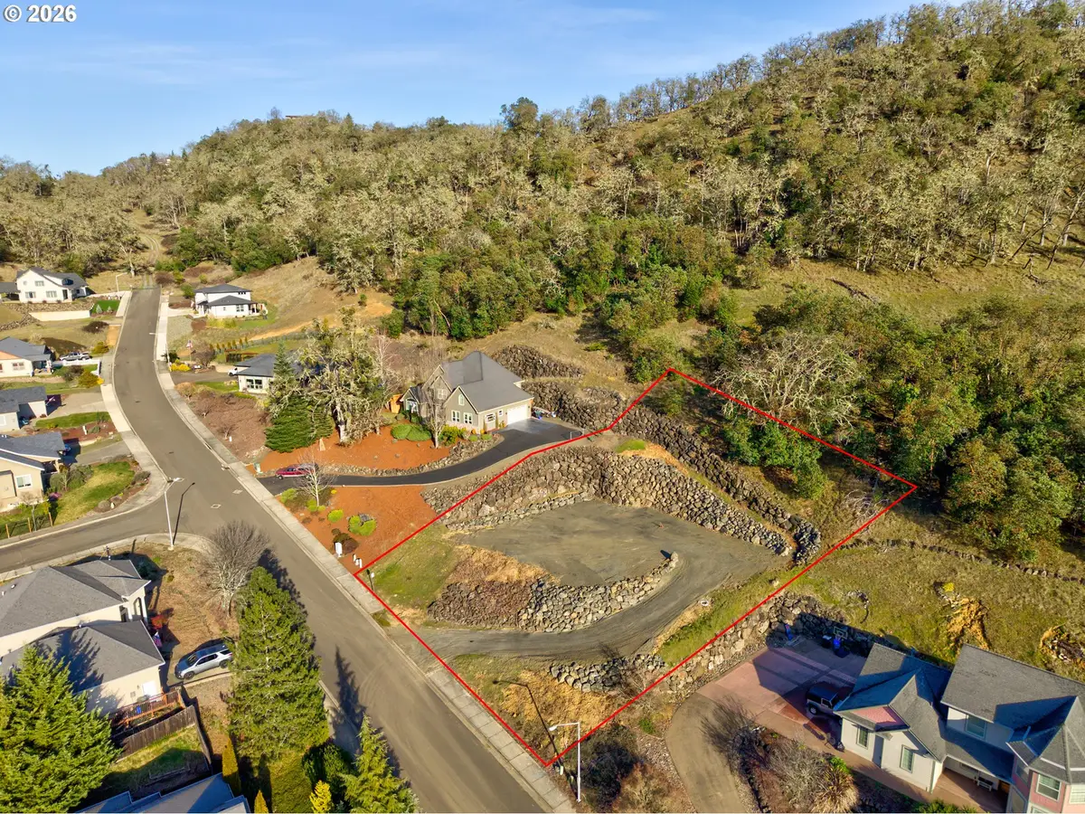 2957 NW Daysha Dr, Roseburg, OR 97471 - Image #1