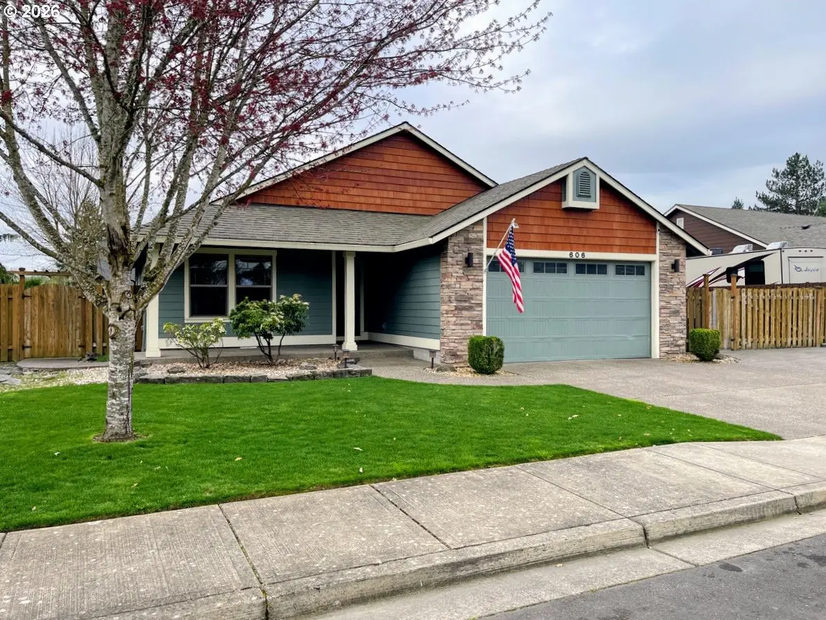 606 E Johnson St, Carlton, OR 97111 - #1