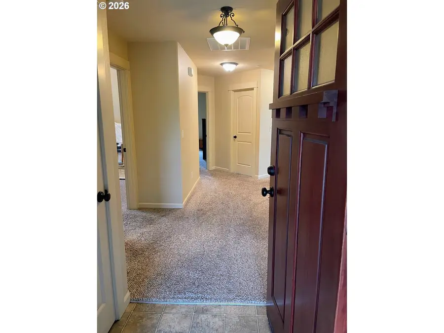 606 E Johnson St, Carlton, OR 97111 - #3