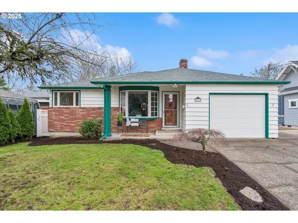 232 W Hereford St, Gladstone, OR 97027