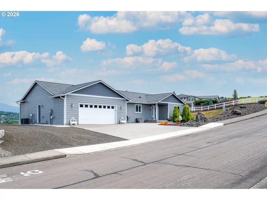 576 Highland Vista Ln, Roseburg, OR 97471 - #3