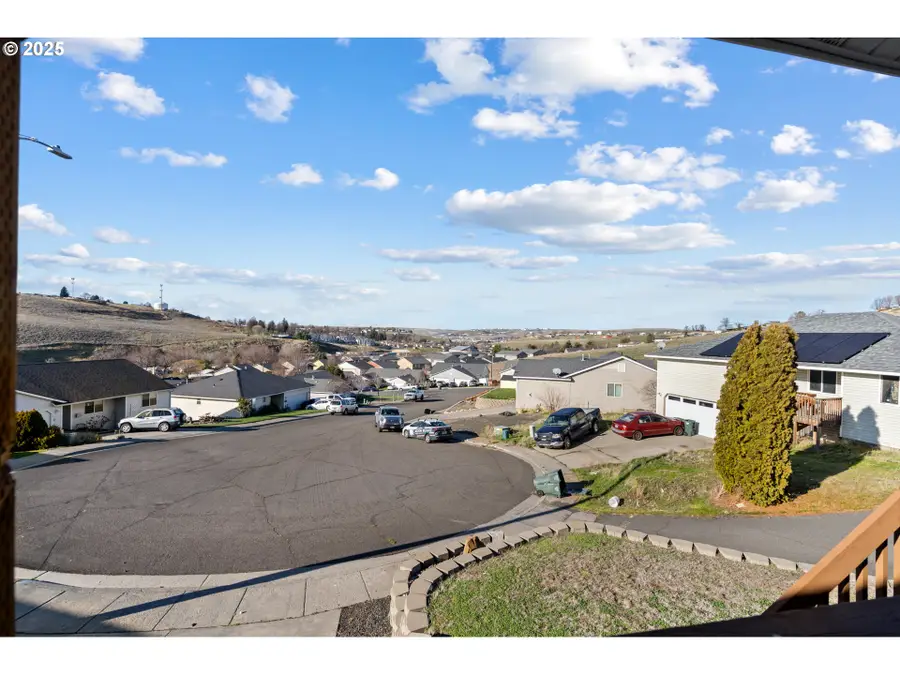 1320 SW 11th Ct, Pendleton, OR 97801 - Image #2