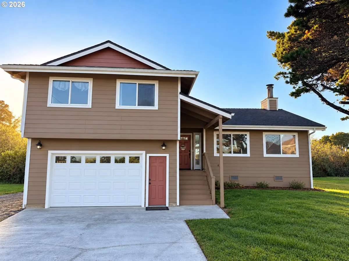 1182 Jackson Ave, Bandon, OR 97411 - #1