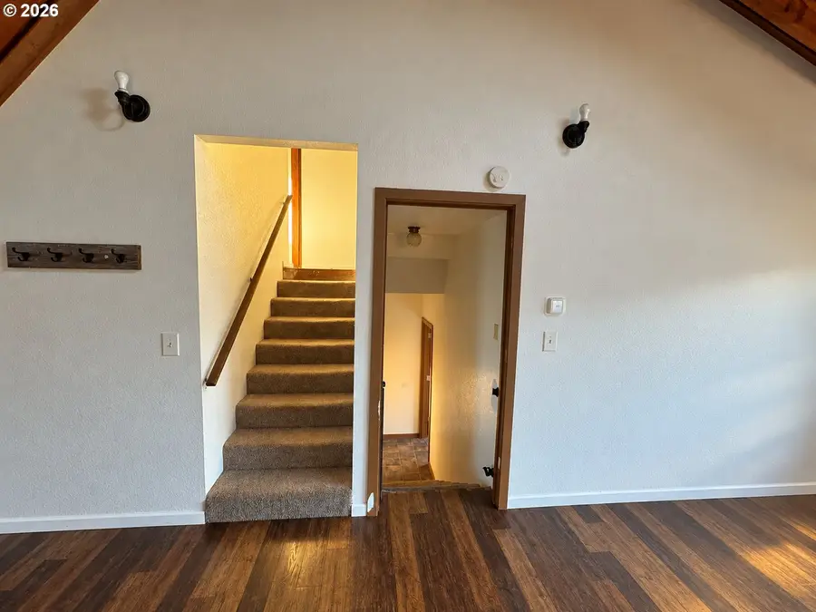 1182 Jackson Ave, Bandon, OR 97411 - #2