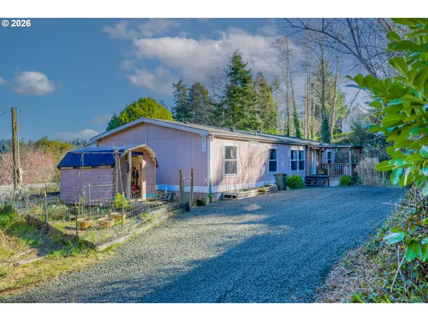 93720 Adams Ln, CoosBay, OR 97420