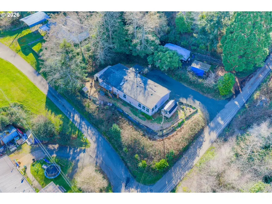 93720 Adams Ln, Bunker Hill, OR 97420 - #3