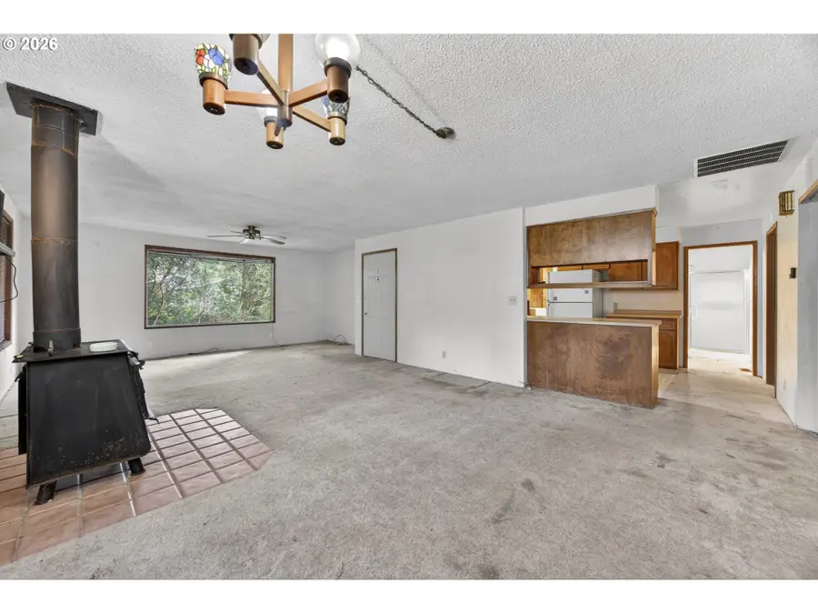 2332 24th St, Florence, OR 97439 - #2