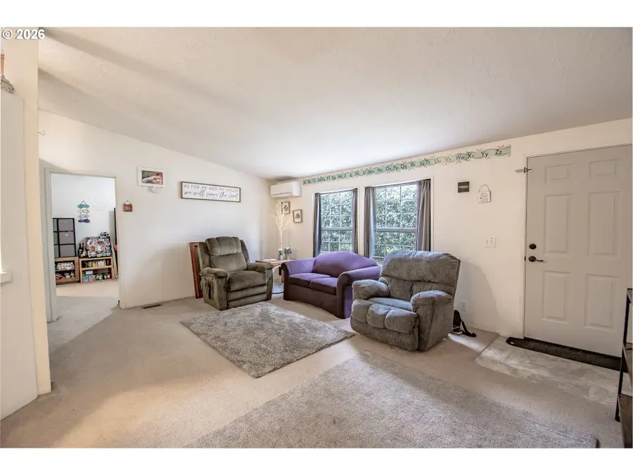 700 N Mill St #1, Creswell, OR 97426 - #2